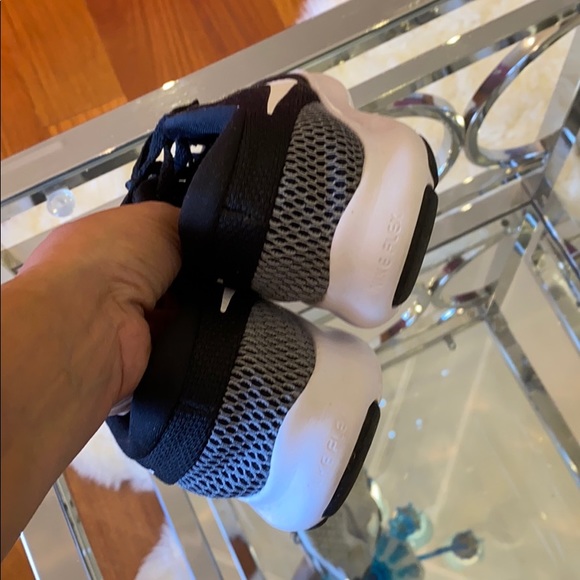 Lightly worn Nike sneakers - Picture 4 of 5